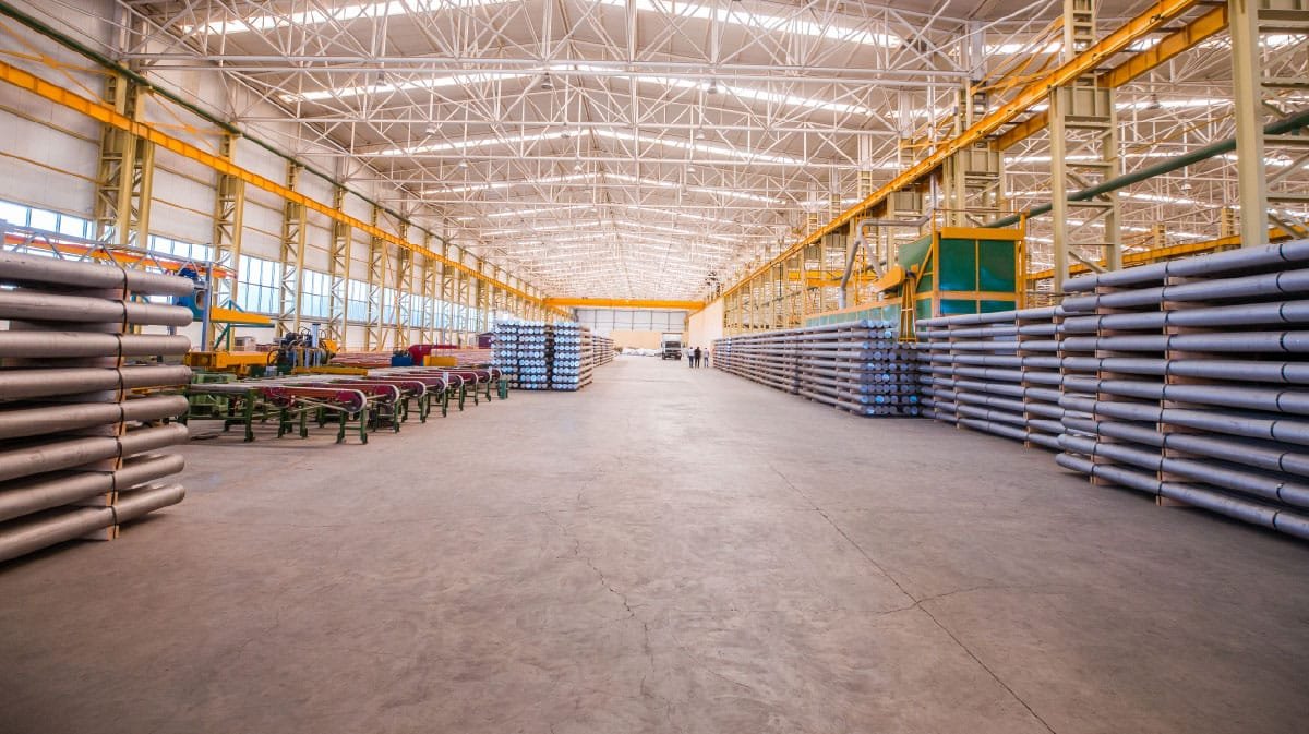 Limpieza segura y ecológica en planta industrial Envases Universales