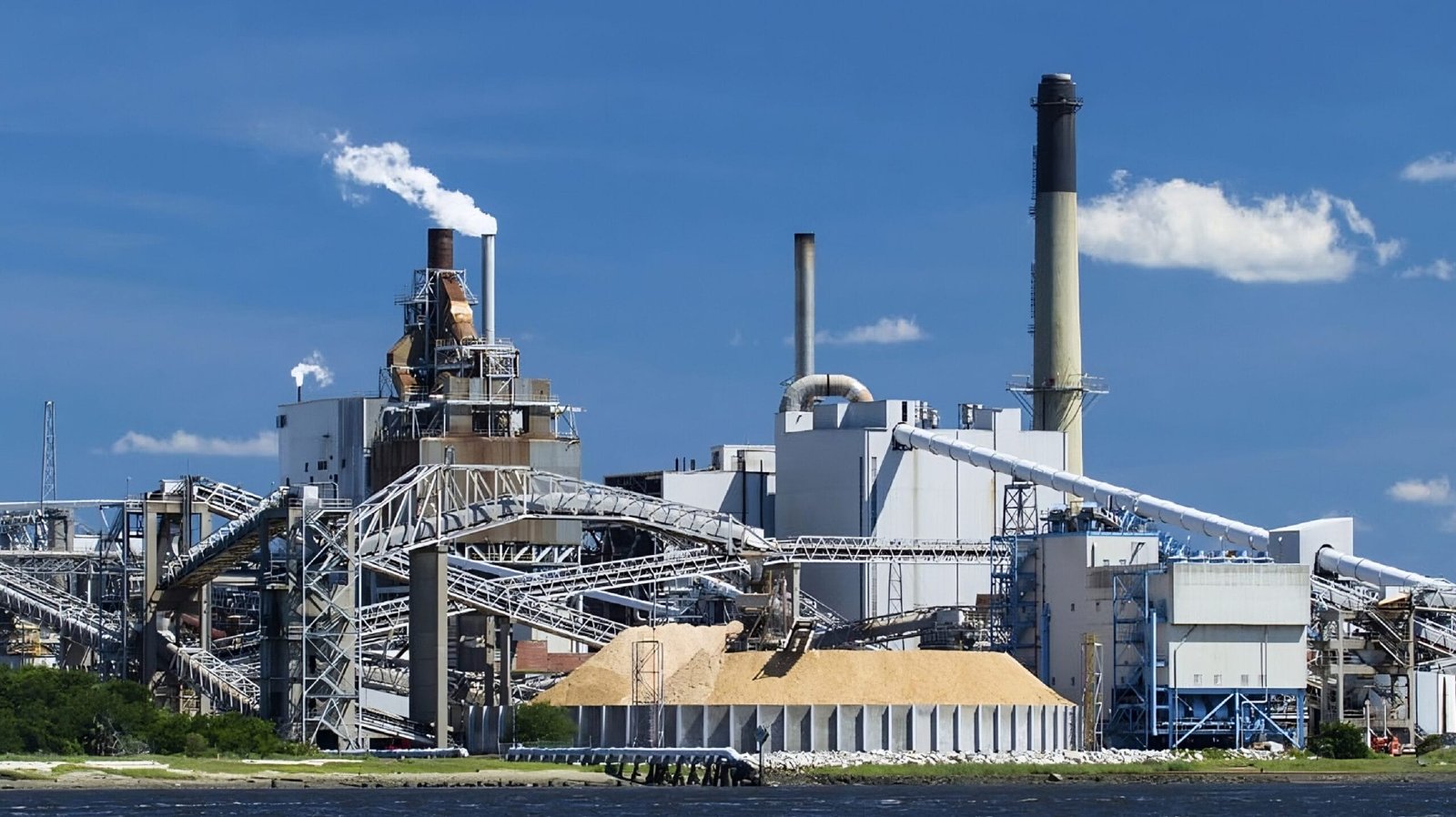 Tratamiento de cargas tóxicas en una planta de celulosa y papel